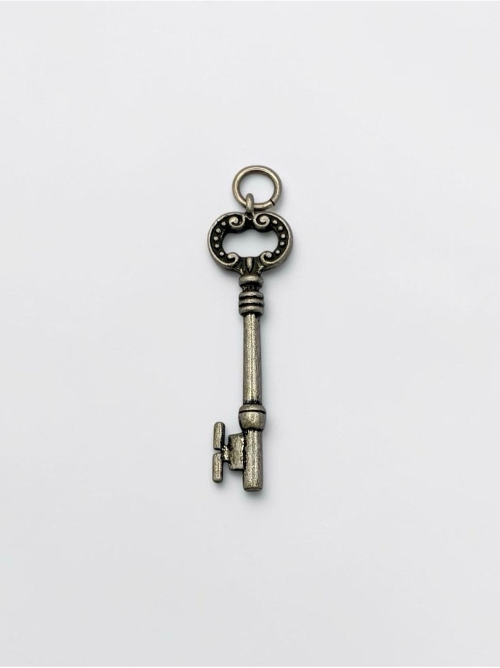 Vintage Y2K Juicy Couture Silver-Tone Skeleton Key Pendant Charm
